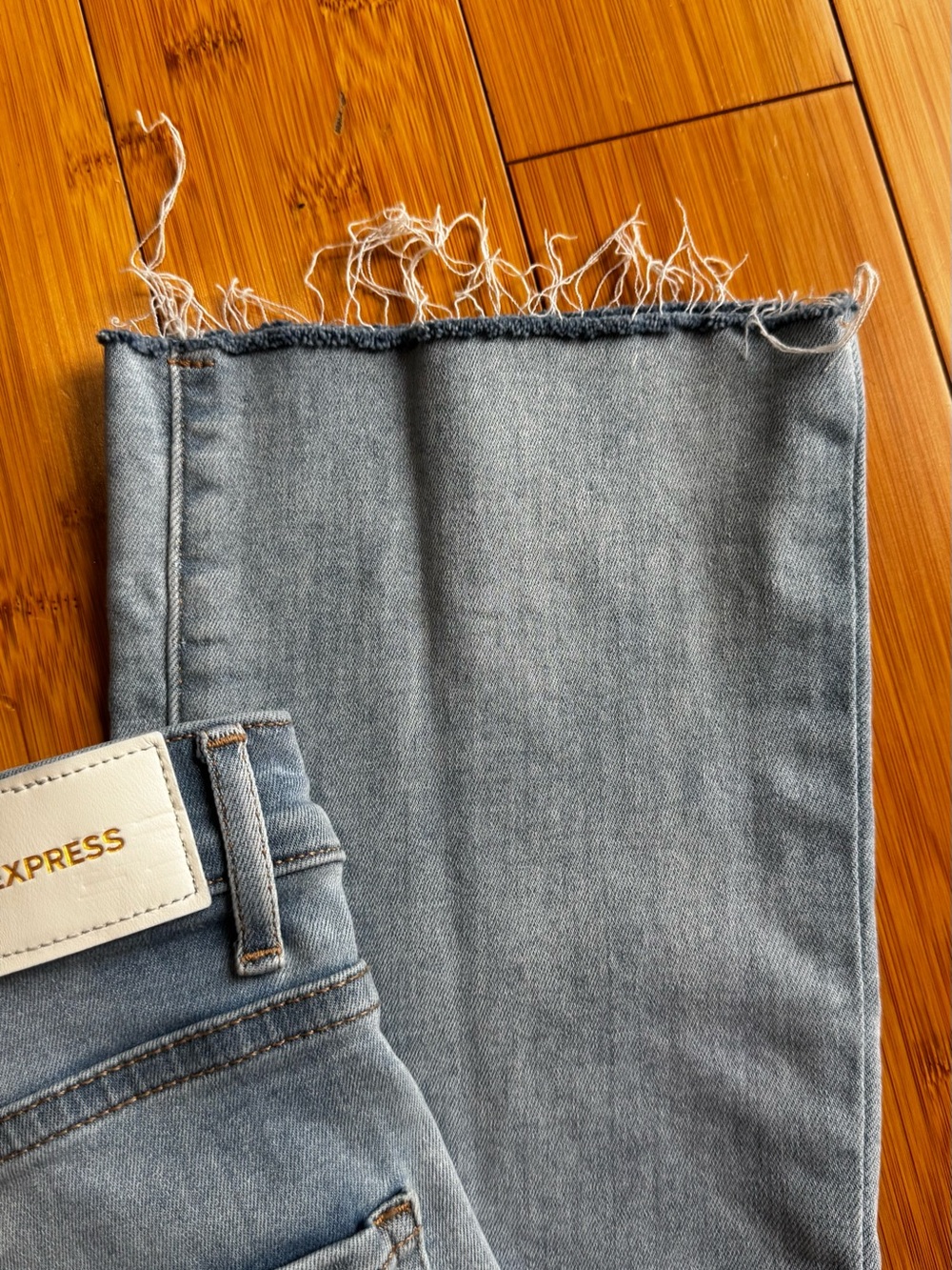 Express Women's Light Blue Frayed-Hem Ankle Jeans - Picture 4 of 5